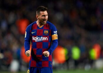 Leo Messi celebrates 700th game