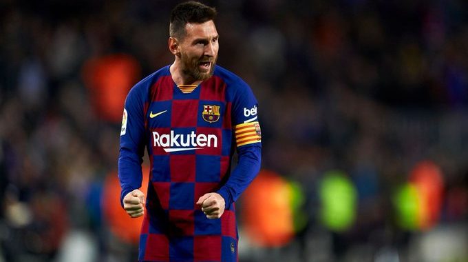 Leo Messi celebrates 700th game