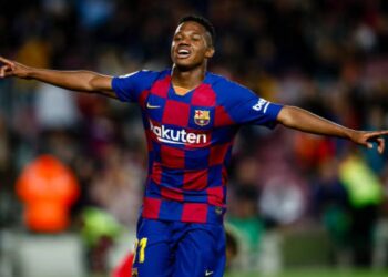 Barcelona wins 2-1 against Levante