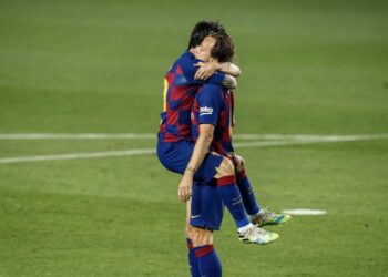 Rakitic and Messi during the FC Barcelona vs Bilbao match