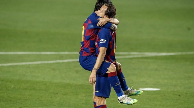Rakitic and Messi during the FC Barcelona vs Bilbao match