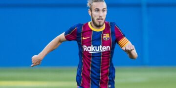 The opportunity of a lifetime for Oscar Mingueza. Pique replacement?