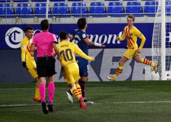 Huesca vs Barça - de jong scored the goal