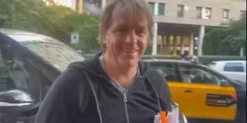 Chelsea owner in Barcelona for talks on Azpilicueta, Alonso and De Jong