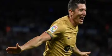Birthday boy Lewandowski dedicates first Barça goals to late father