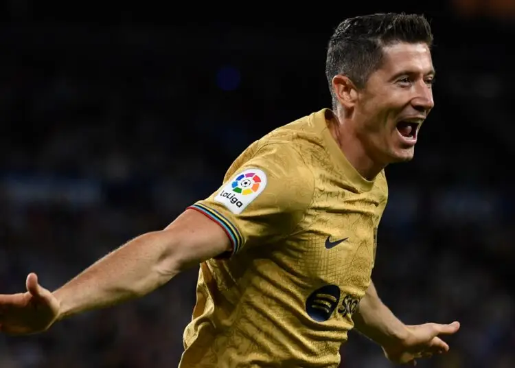 Birthday boy Lewandowski dedicates first Barça goals to late father