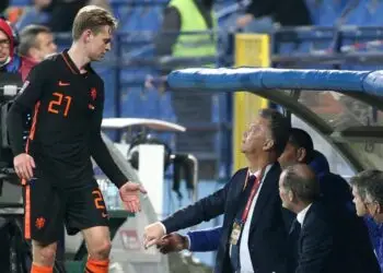 Van Gaal sees Frenkie as the ideal Busi replacement