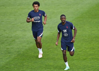 Kounde and Demeble running.
