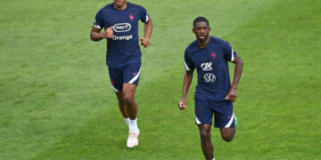 Kounde and Demeble running.