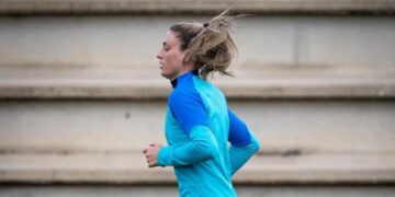 Alexia Putellas already touches the ball