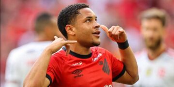 Former Manchester City  recommends Vitor Roque for Barça