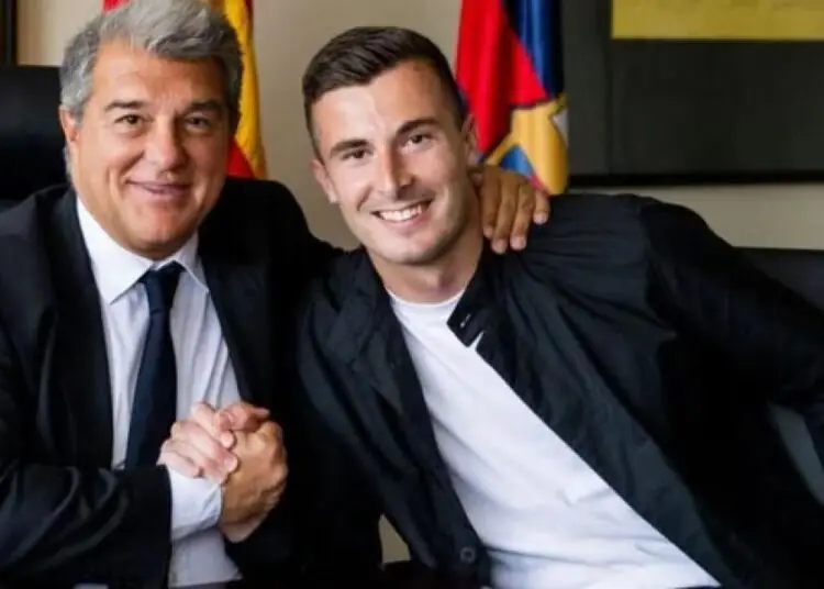 Official: Iñaki Peña renews with Barça until 2026