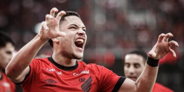 WATCH: Vitor Roque celebrates his signing with a goal