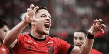 WATCH: Vitor Roque celebrates his signing with a goal