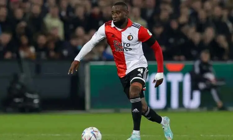 FC Barcelona Pursues Young Right-Back Options