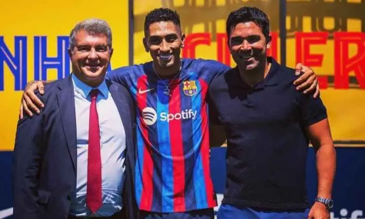 Deco Leaves His Agency to Take Charge at Barcelona