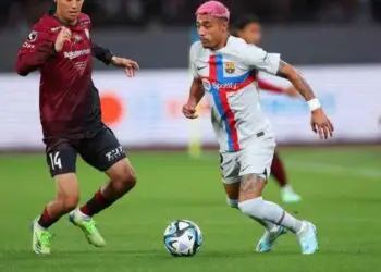 Garcia Pimienta helping Barca with Julián Araujo