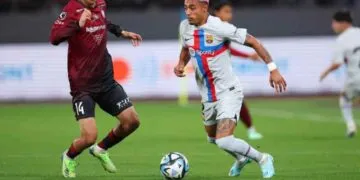 Garcia Pimienta helping Barca with Julián Araujo