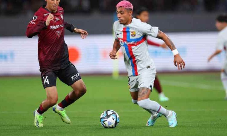 Garcia Pimienta helping Barca with Julián Araujo