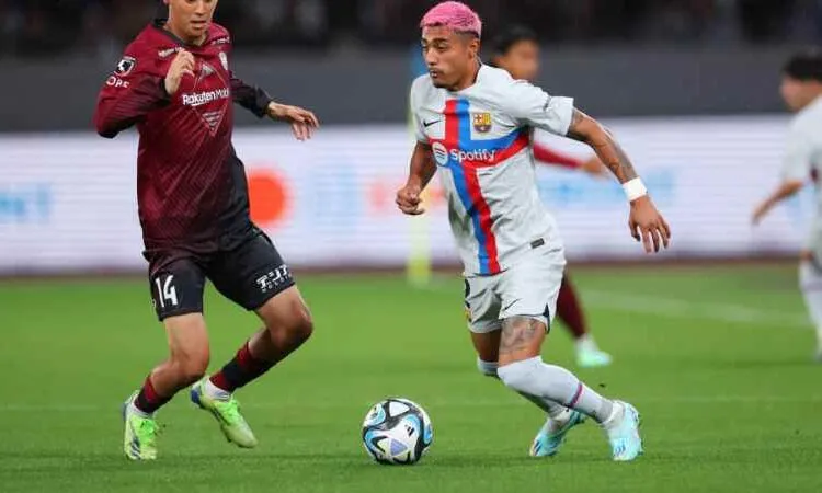 Garcia Pimienta helping Barca with Julián Araujo