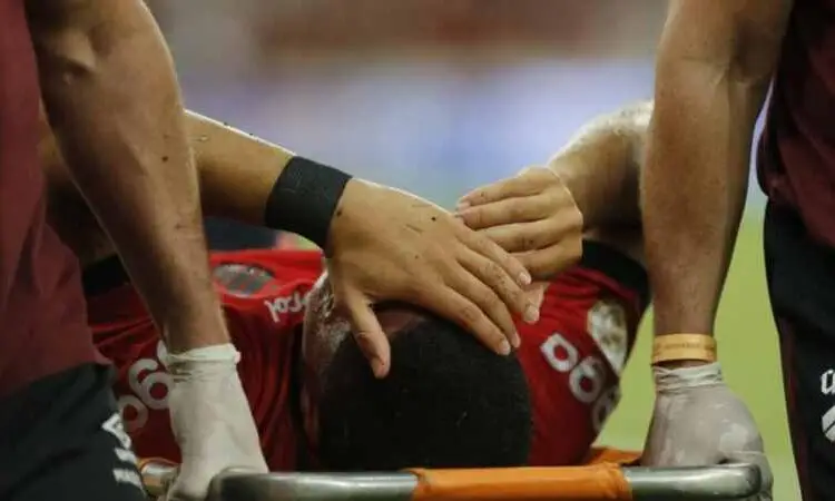 Tough Break: Vitor Roque Injured in Shocking Collision on the Field
