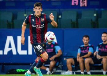 Is Alex Valle Poised to Replace Marcos Alonso at Barça?