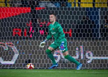 Iñaki Peña : Caught in the Defensive Crossfire