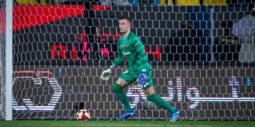 Iñaki Peña : Caught in the Defensive Crossfire