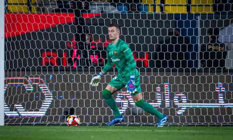 Iñaki Peña : Caught in the Defensive Crossfire