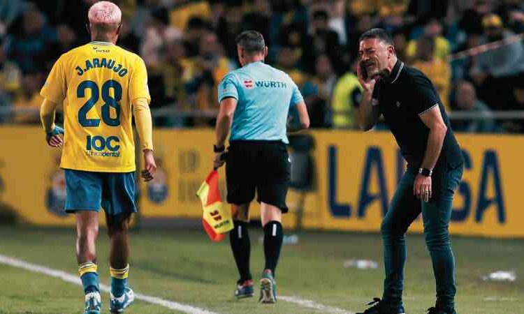 Fear Clause and Injury Prevents  Julian Araujo’s Reunion with Barça