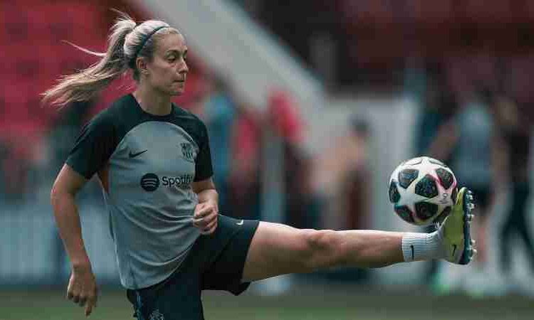 Alexia Continues to Collect Awards in the Race for the Ballon d’Or