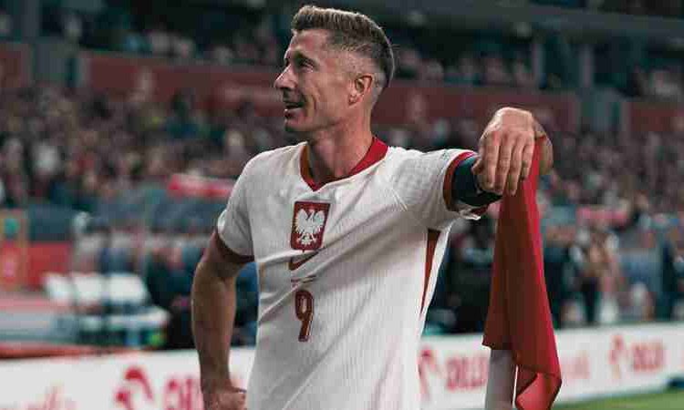 Lewandowski Goal and Assist Propel Poland Toward World Cup Qualification