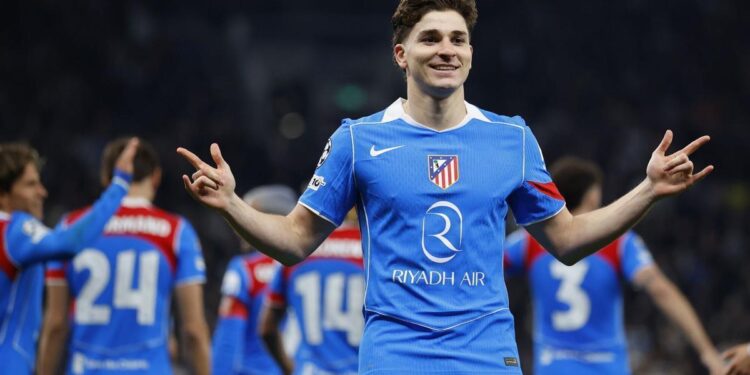 Fabrizio Romano reveals the full truth about Julián Álvarez and Barcelona