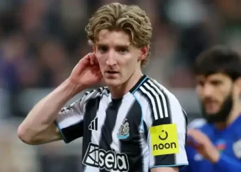 How much would it cost Barça to sign Anthony Gordon? Price, salary and conditions