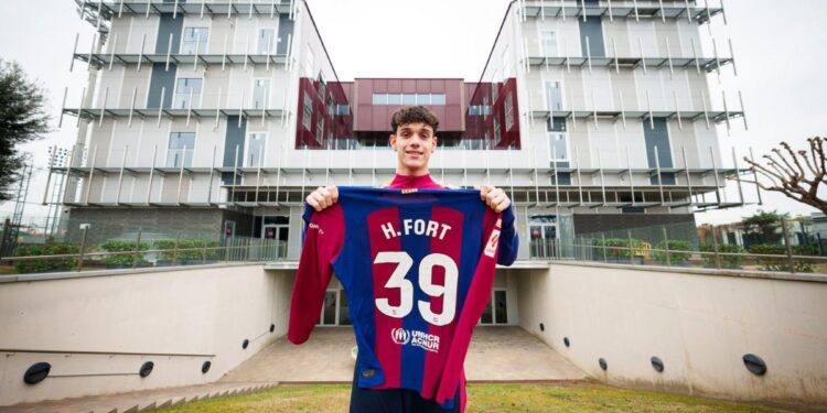 Héctor Fort makes a decision about his future and sends a message to Flick