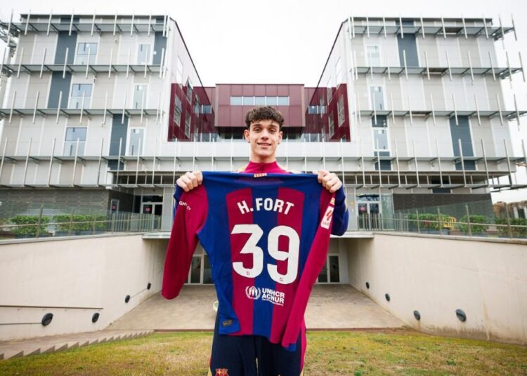Héctor Fort makes a decision about his future and sends a message to Flick
