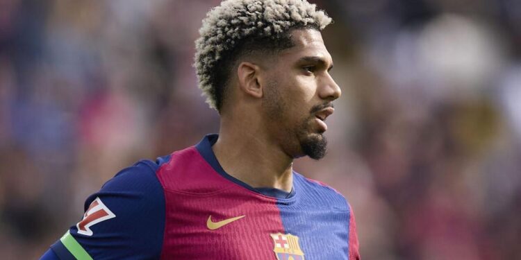 Araújo’s preseason will be decisive for his future