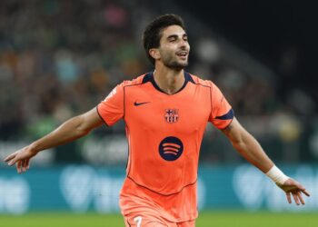 Ferran Torres keeps his future at Barça open